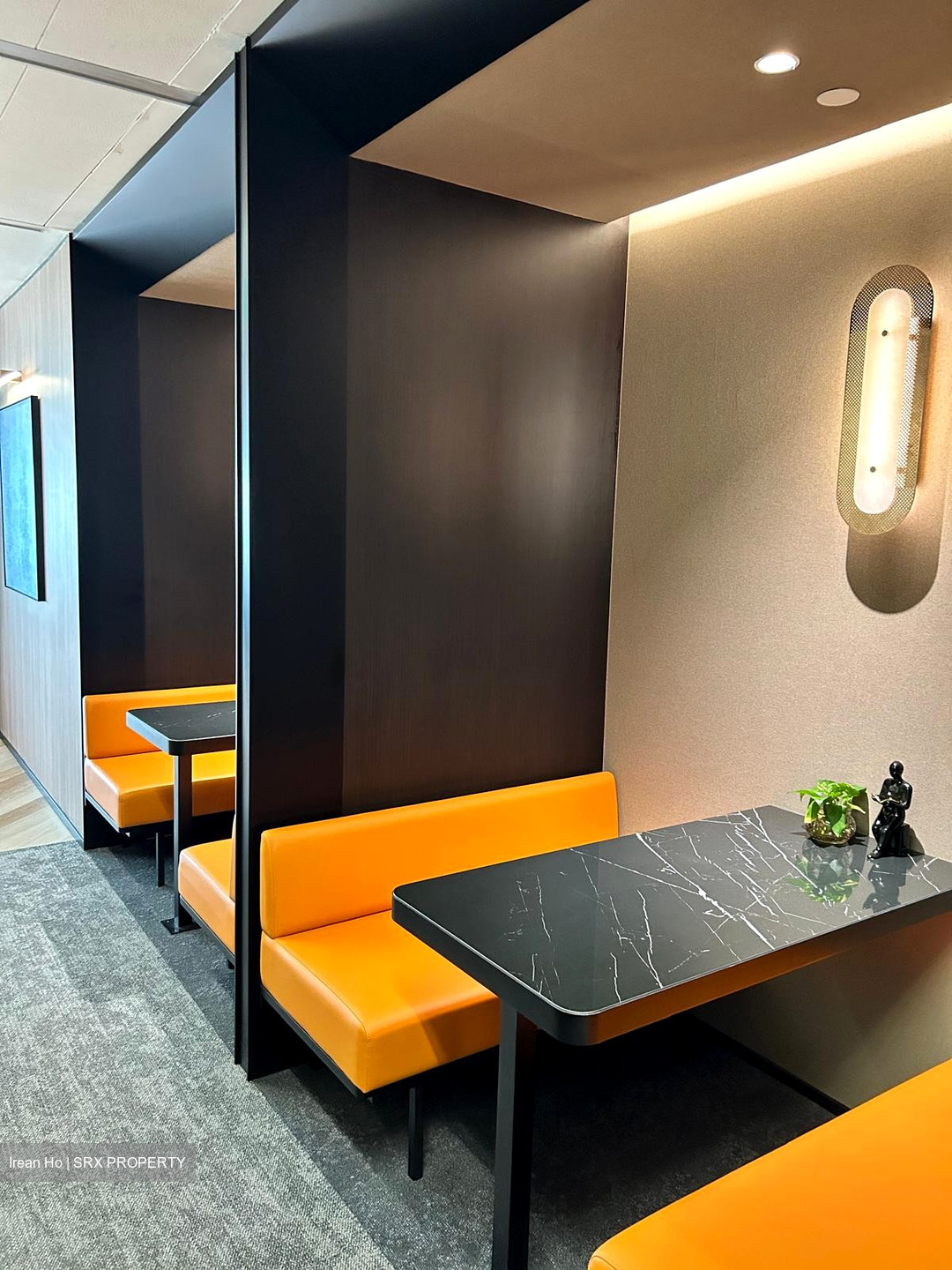 Gateway East (D7), Office #489314711
